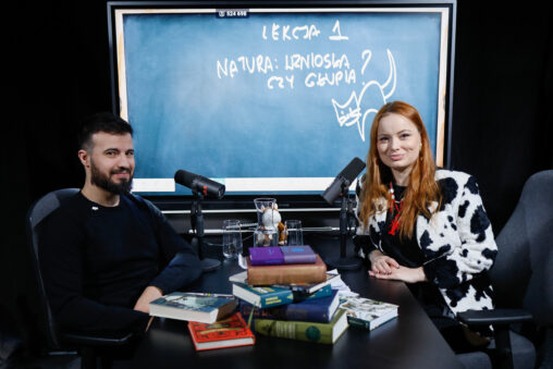 Aneta Korycińska i dr Marek Maruszczak w studiu Polskiego Radia podczas nagrania podcastu „Matura po godzinach” o naturze w kulturze i literaturze.